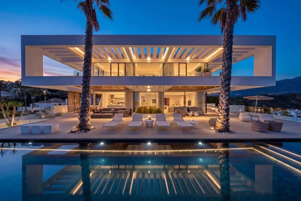 6 bedroom Villa for sale in La Quinta with pool garage - € 6,900,000 (Ref: 10014697)