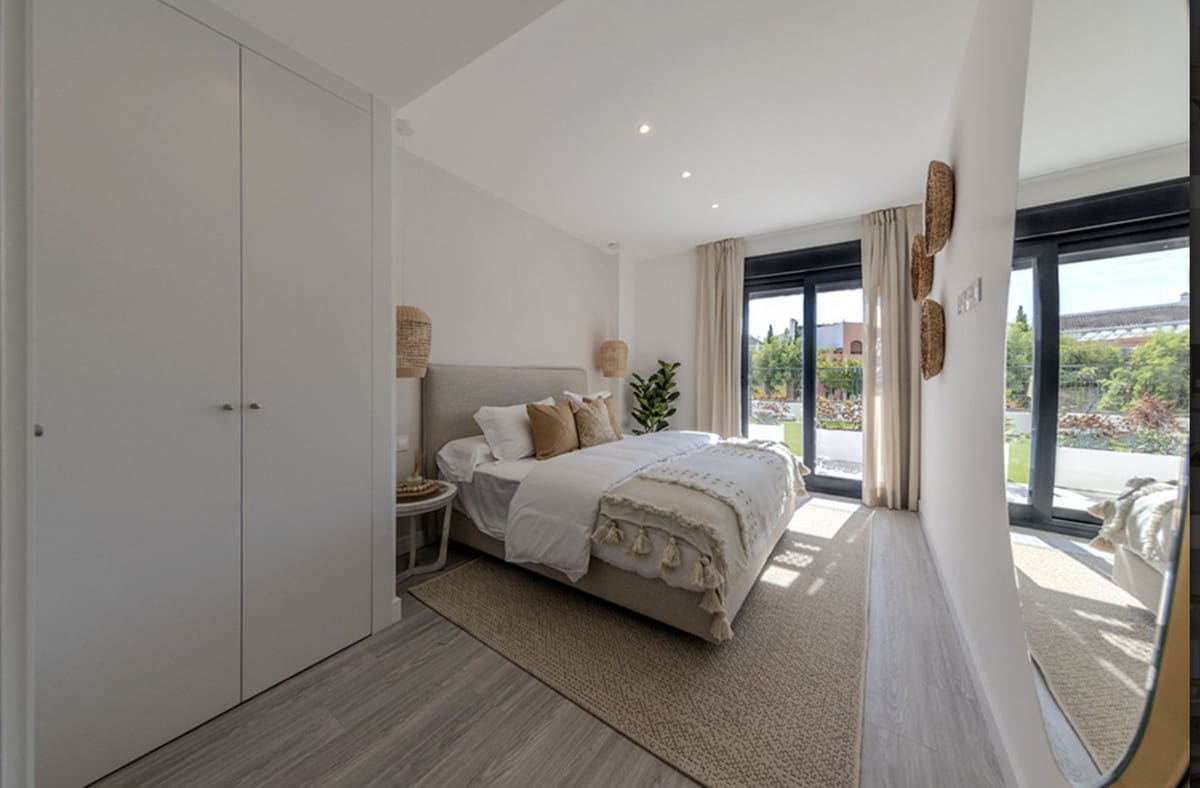 2 bedroom Apartment for sale in Estepona with pool garage - € 452,000 (Ref: 10016575)