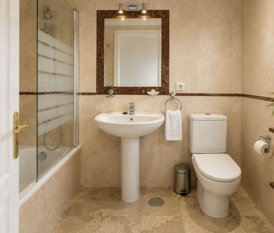 3 bedroom Townhouse for sale in Puerto Banus, Marbella with pool garage - € 540,000 (Ref: 10018816)