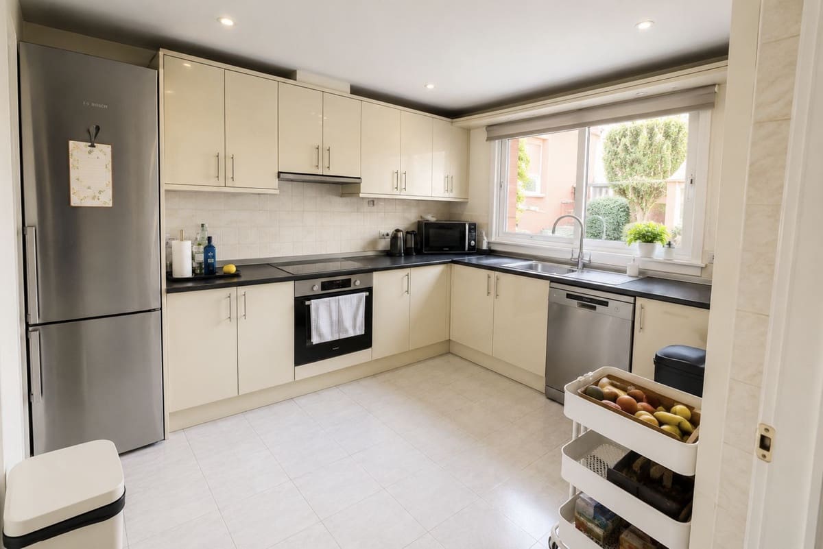3 bedroom Townhouse for sale in Puerto Banus with pool garage - € 540,000 (Ref: 10018816)