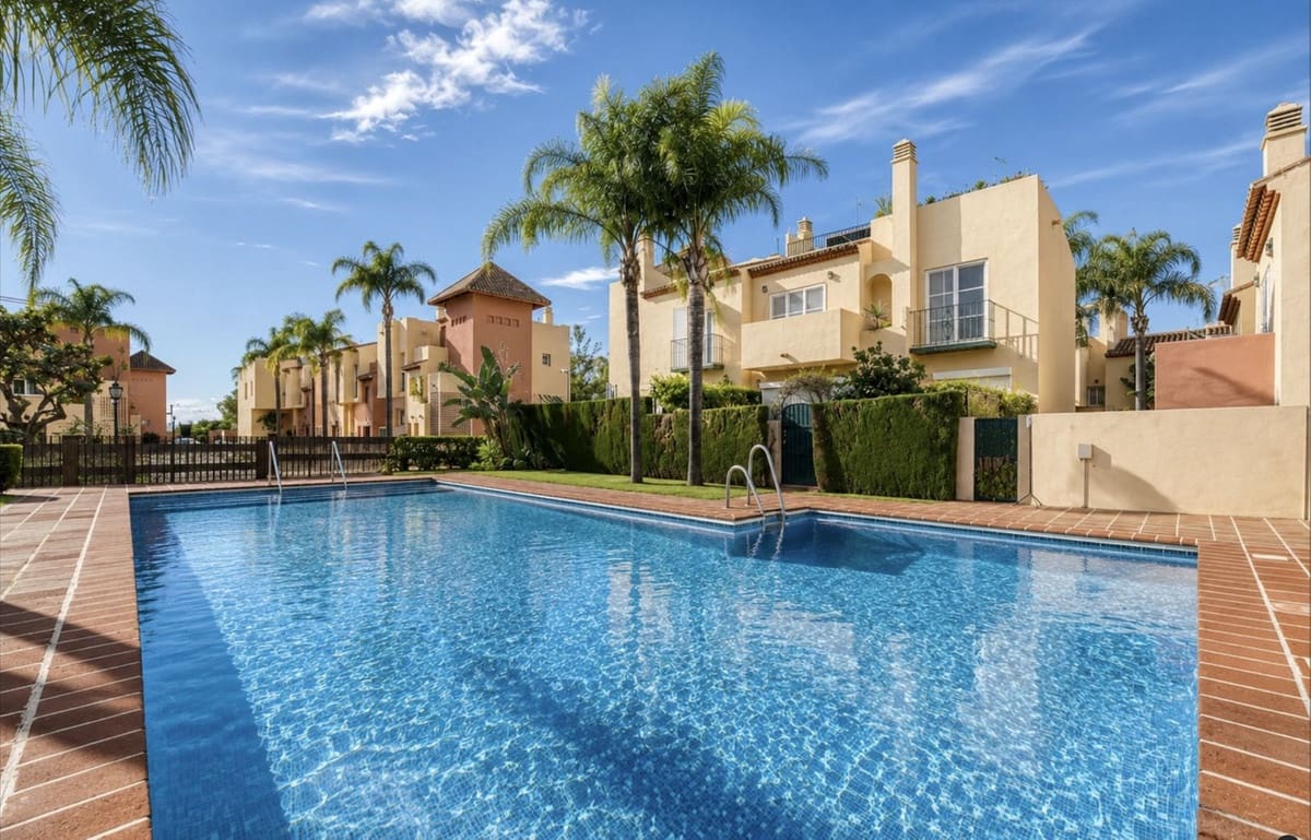 3 bedroom Townhouse for sale in Puerto Banus with pool garage - € 540,000 (Ref: 10018816)