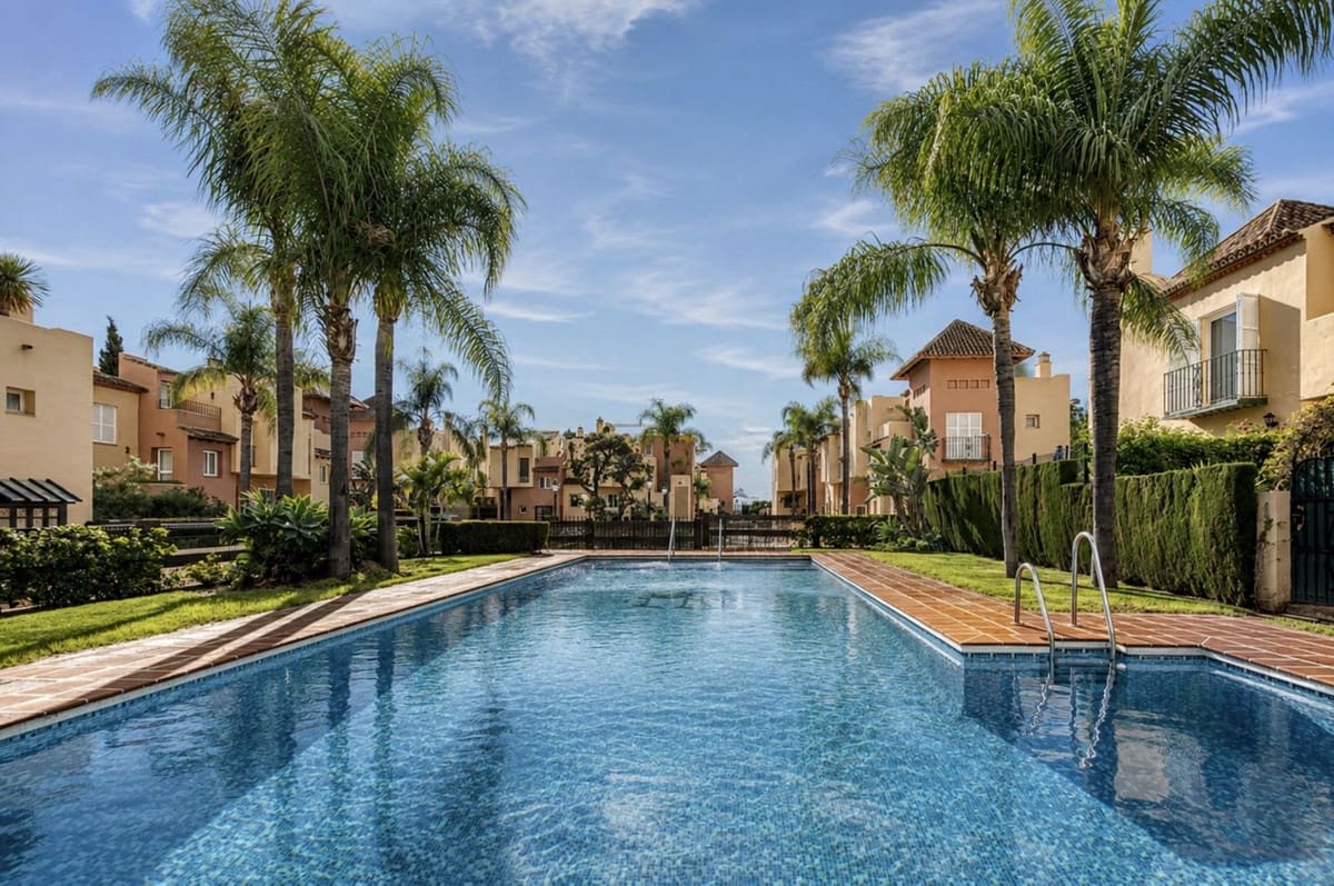 3 bedroom Townhouse for sale in Puerto Banus with pool garage - € 540,000 (Ref: 10018816)