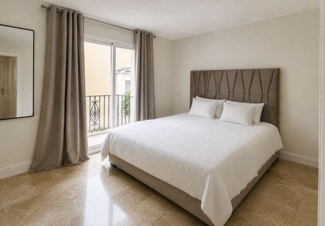 Casa de 3 habitaciones en Puerto Banus, Marbella en venta con piscina garaje - 540.000 € (Ref: 10018816)