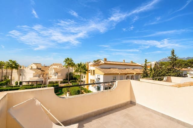 4 Zimmer Haus zu verkaufen in Costabella, Marbella mit Pool Garage - 625.000 € (Ref: 10021570)