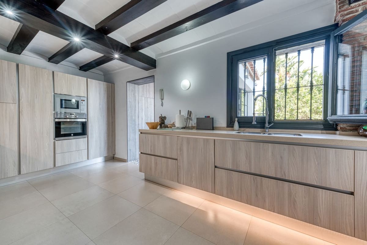 3 Zimmer Villa zu verkaufen in Bahia de Casares mit Pool Garage - 1.450.000 € (Ref: 10026281)