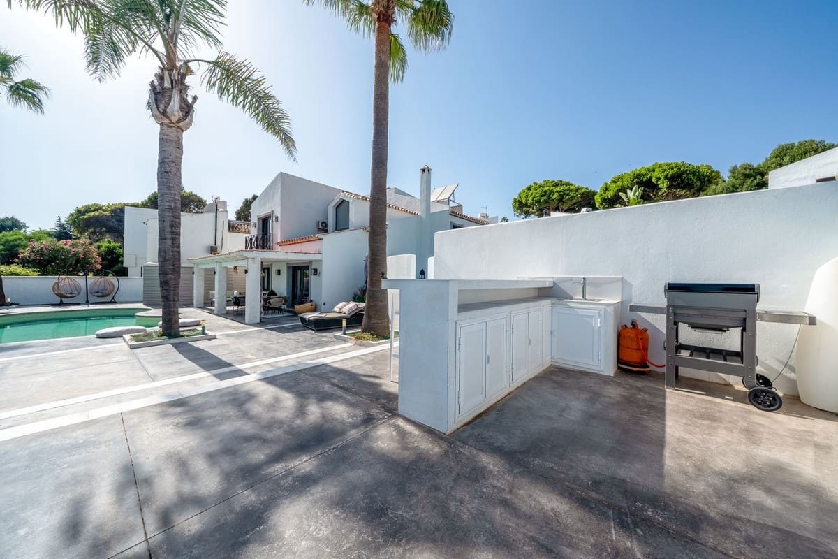 3 Zimmer Villa zu verkaufen in Bahia de Casares mit Pool Garage - 1.450.000 € (Ref: 10026281)