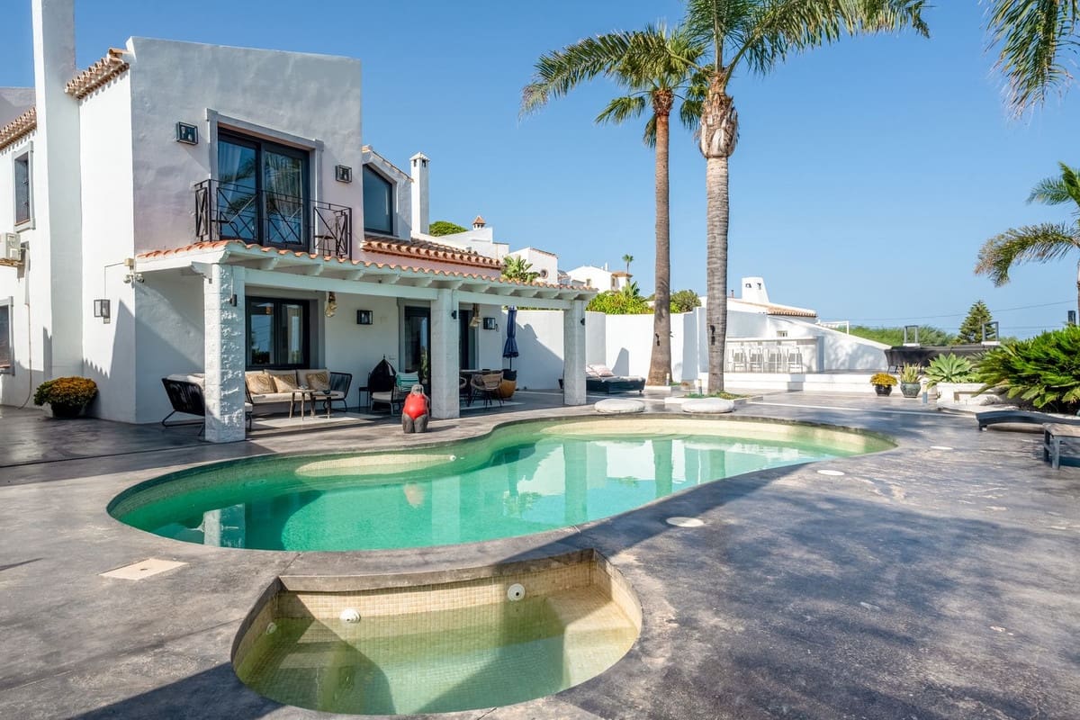 3 Zimmer Villa zu verkaufen in Bahia de Casares mit Pool Garage - 1.450.000 € (Ref: 10026281)