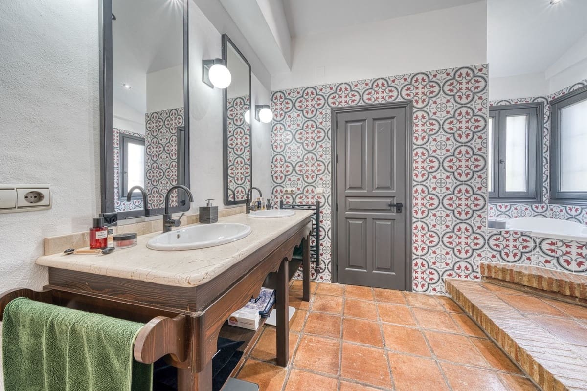 3 Zimmer Villa zu verkaufen in Bahia de Casares mit Pool Garage - 1.450.000 € (Ref: 10026281)