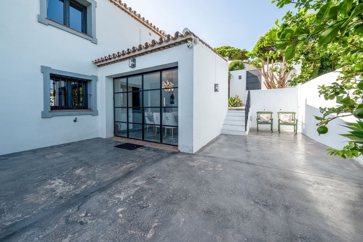 3 Zimmer Villa zu verkaufen in Bahia de Casares mit Pool Garage - 1.450.000 € (Ref: 10026281)