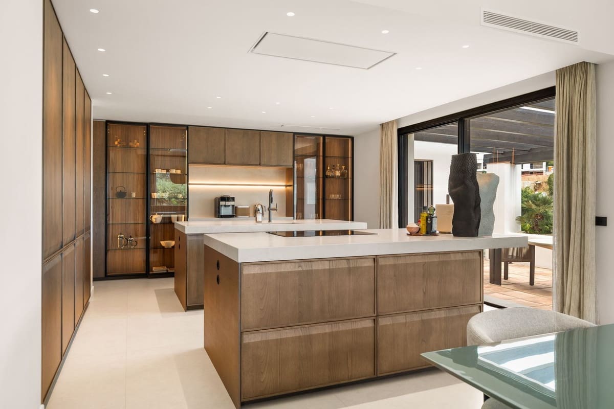 3 bedroom Villa for sale in Marbella with pool garage - € 4,950,000 (Ref: 10029698)
