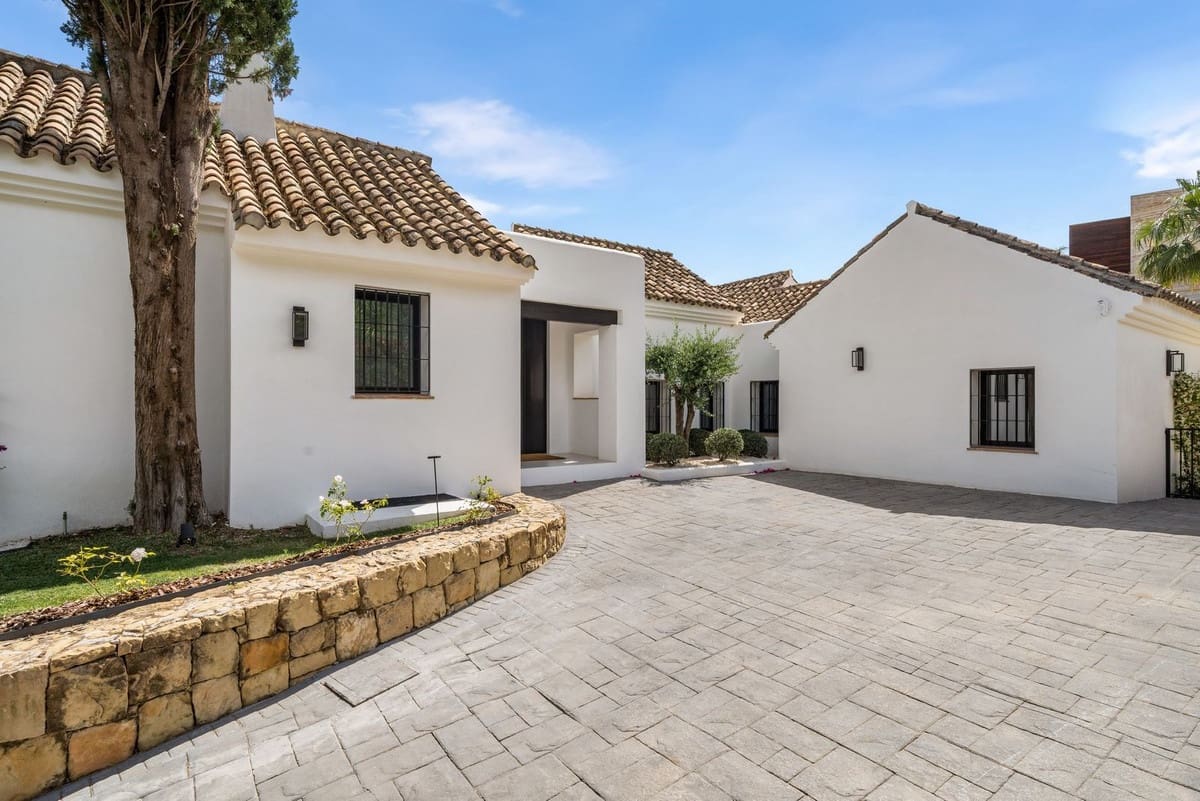3 bedroom Villa for sale in Marbella with pool garage - € 4,950,000 (Ref: 10029698)