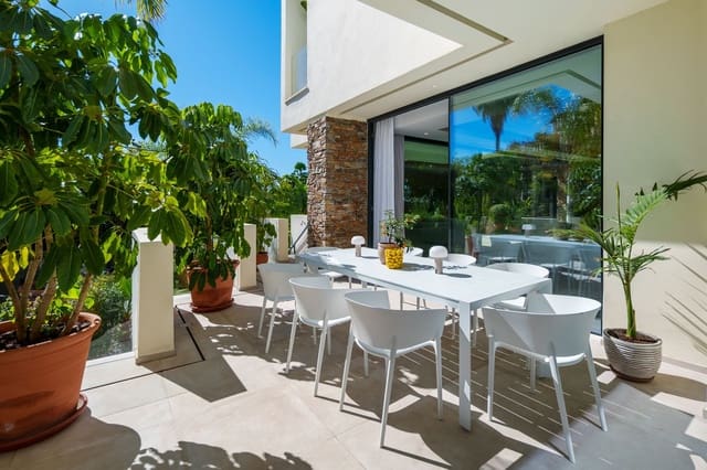 4 bedroom Villa for sale in Estepona with pool garage - € 2,750,000 (Ref: 10029699)