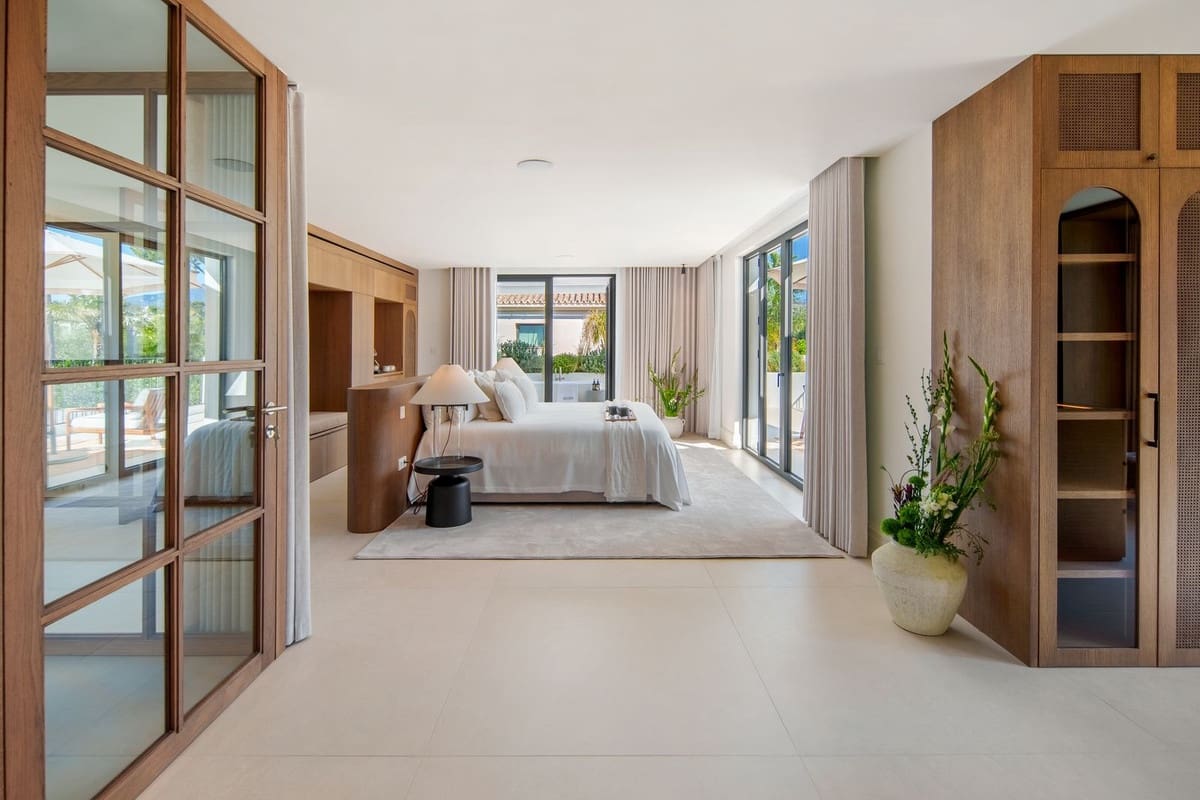 4 bedroom Villa for sale in Nueva Andalucia with pool garage - € 5,995,000 (Ref: 10029785)