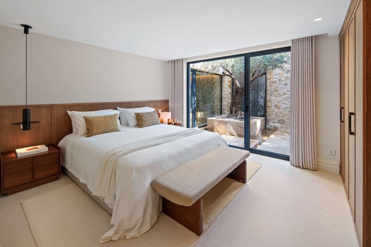 4 bedroom Villa for sale in Nueva Andalucia with pool garage - € 5,995,000 (Ref: 10029785)