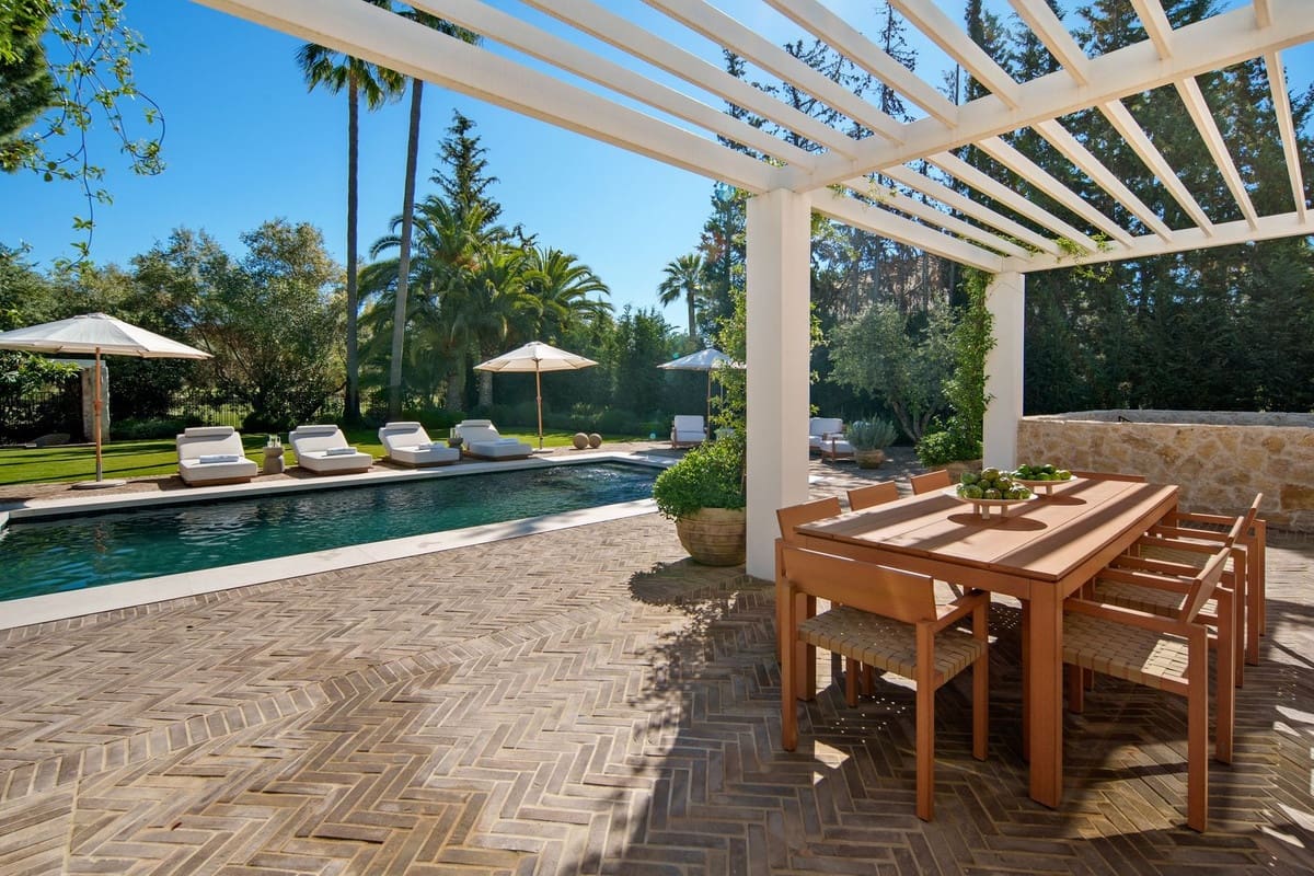 4 bedroom Villa for sale in Nueva Andalucia with pool garage - € 5,995,000 (Ref: 10029785)