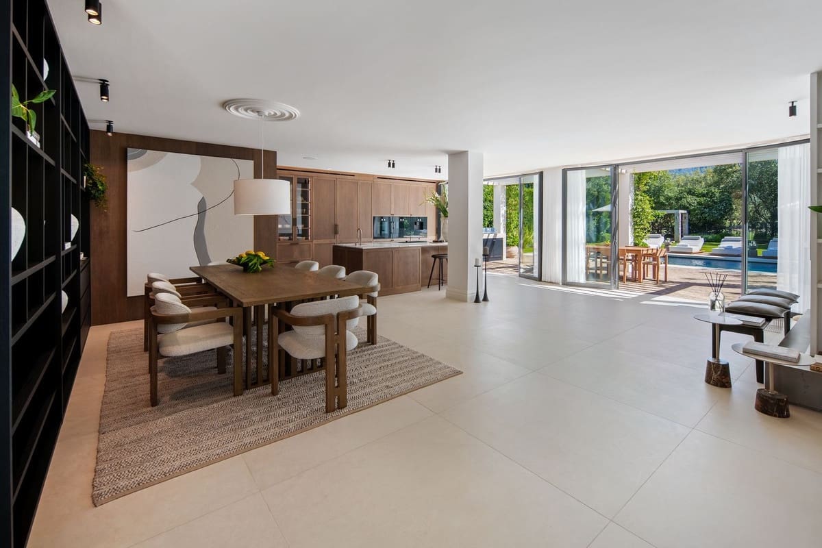 4 bedroom Villa for sale in Nueva Andalucia with pool garage - € 5,995,000 (Ref: 10029785)