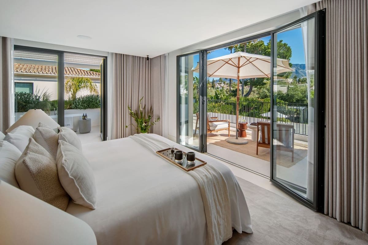4 bedroom Villa for sale in Nueva Andalucia with pool garage - € 5,995,000 (Ref: 10029785)