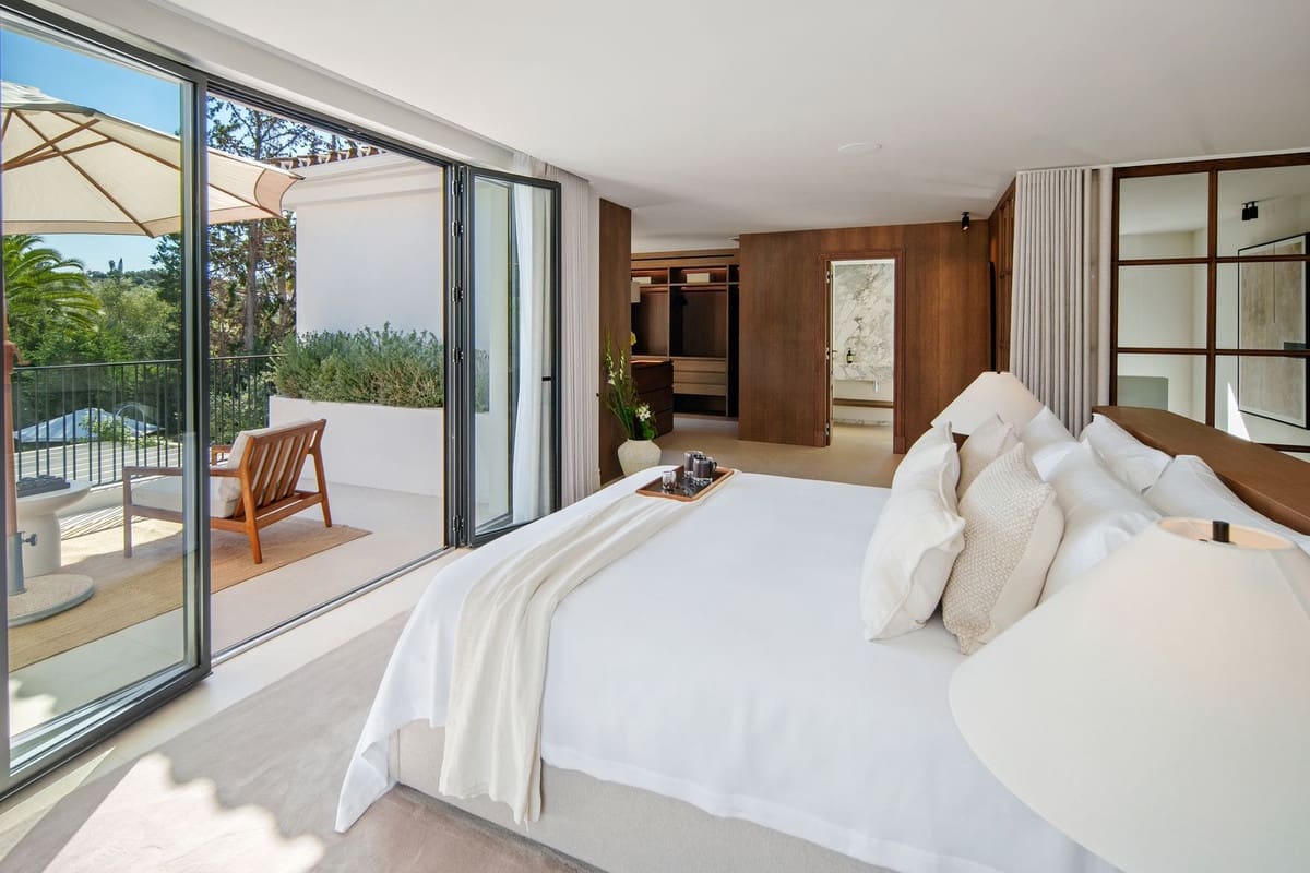4 bedroom Villa for sale in Nueva Andalucia with pool garage - € 5,995,000 (Ref: 10029785)