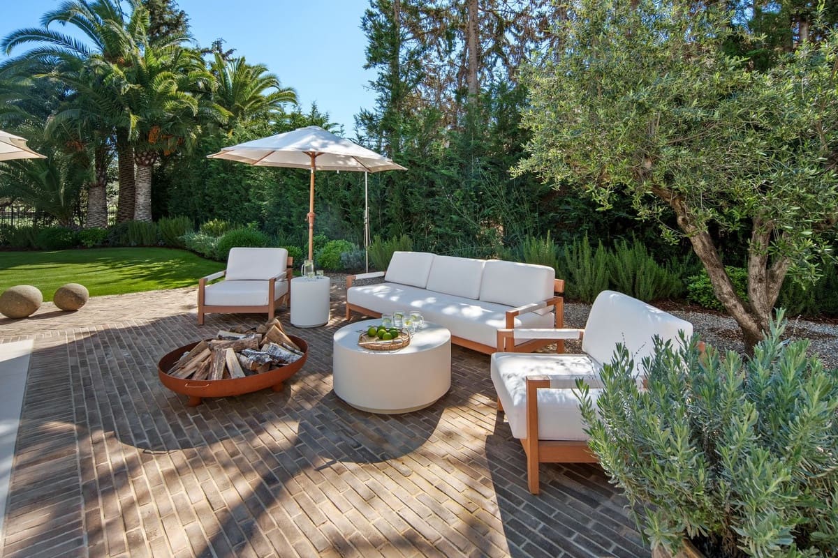 4 bedroom Villa for sale in Nueva Andalucia with pool garage - € 5,995,000 (Ref: 10029785)