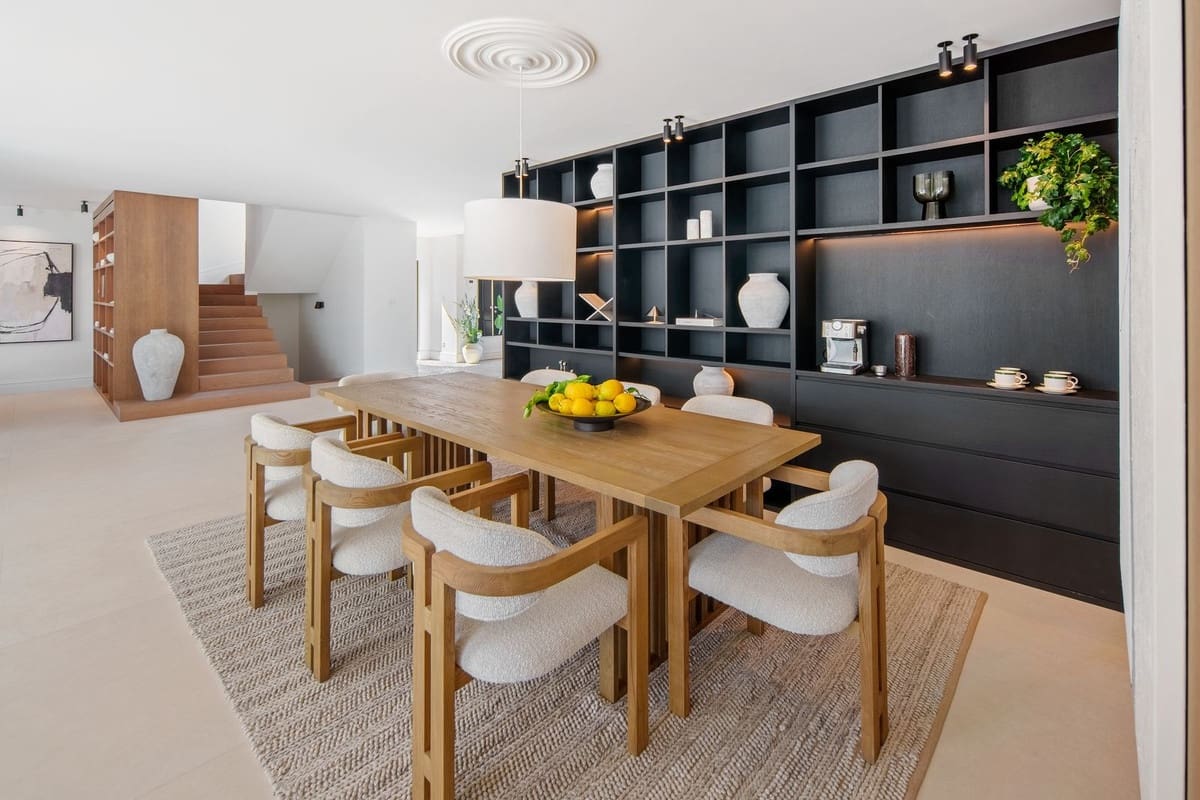 4 bedroom Villa for sale in Nueva Andalucia with pool garage - € 5,995,000 (Ref: 10029785)