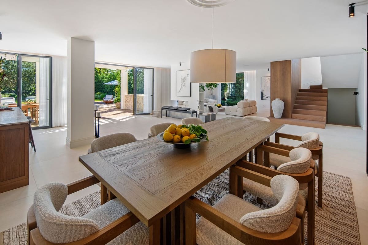 4 bedroom Villa for sale in Nueva Andalucia with pool garage - € 5,995,000 (Ref: 10029785)