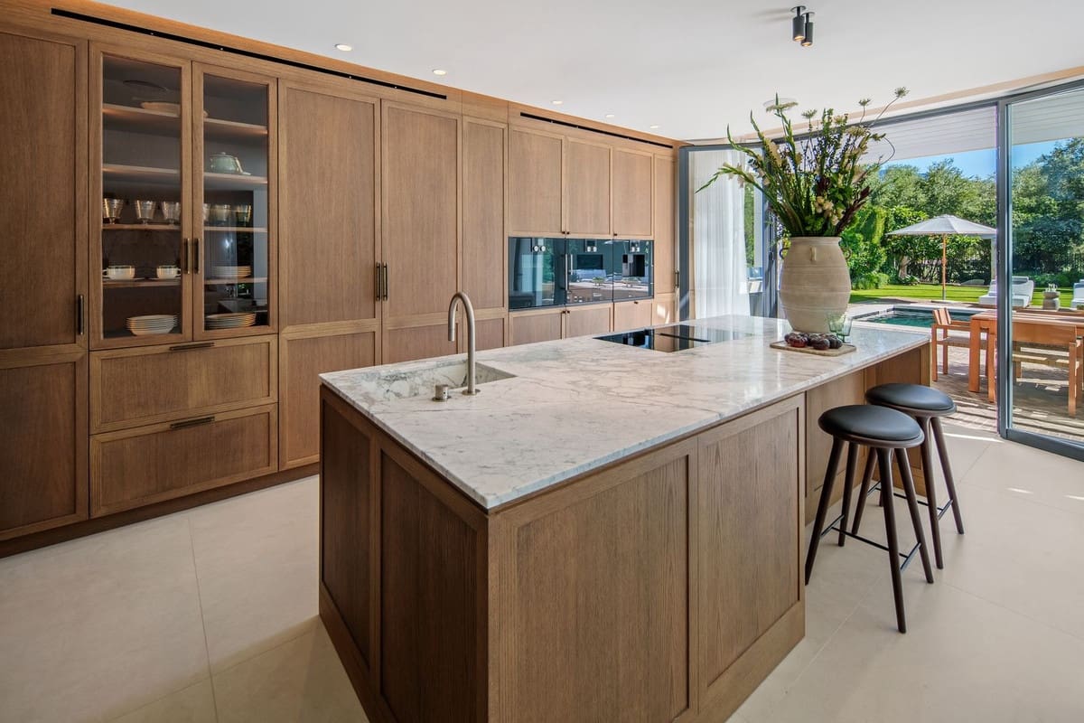 4 bedroom Villa for sale in Nueva Andalucia with pool garage - € 5,995,000 (Ref: 10029785)