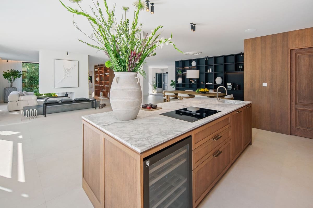 4 bedroom Villa for sale in Nueva Andalucia with pool garage - € 5,995,000 (Ref: 10029785)