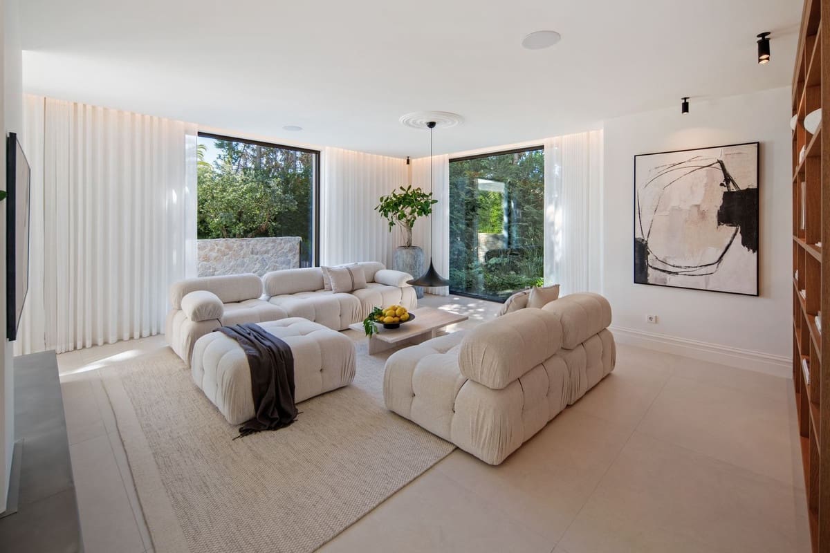 4 bedroom Villa for sale in Nueva Andalucia with pool garage - € 5,995,000 (Ref: 10029785)