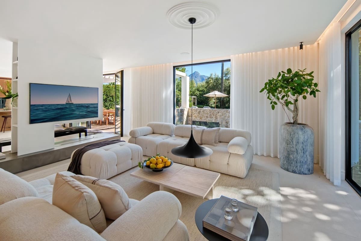 4 bedroom Villa for sale in Nueva Andalucia with pool garage - € 5,995,000 (Ref: 10029785)