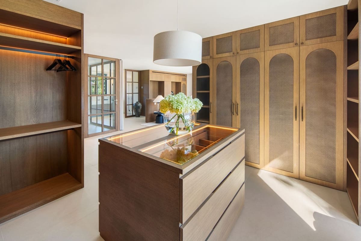 4 bedroom Villa for sale in Nueva Andalucia with pool garage - € 5,995,000 (Ref: 10029785)