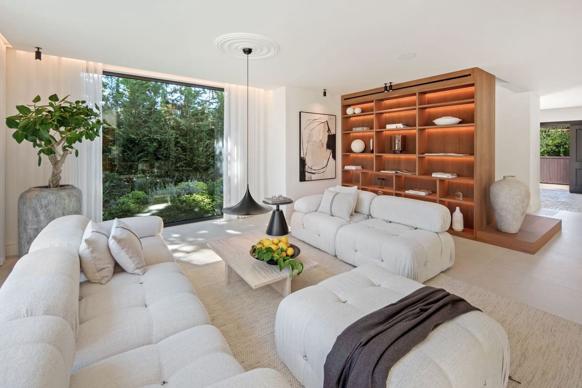 4 bedroom Villa for sale in Nueva Andalucia with pool garage - € 5,995,000 (Ref: 10029785)