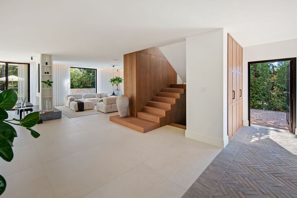 4 bedroom Villa for sale in Nueva Andalucia with pool garage - € 5,995,000 (Ref: 10029785)