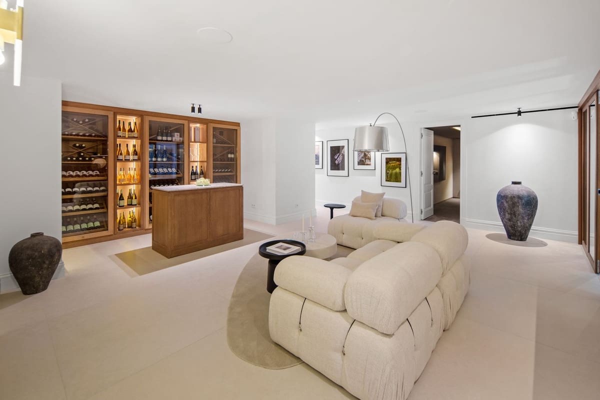 4 bedroom Villa for sale in Nueva Andalucia with pool garage - € 5,995,000 (Ref: 10029785)