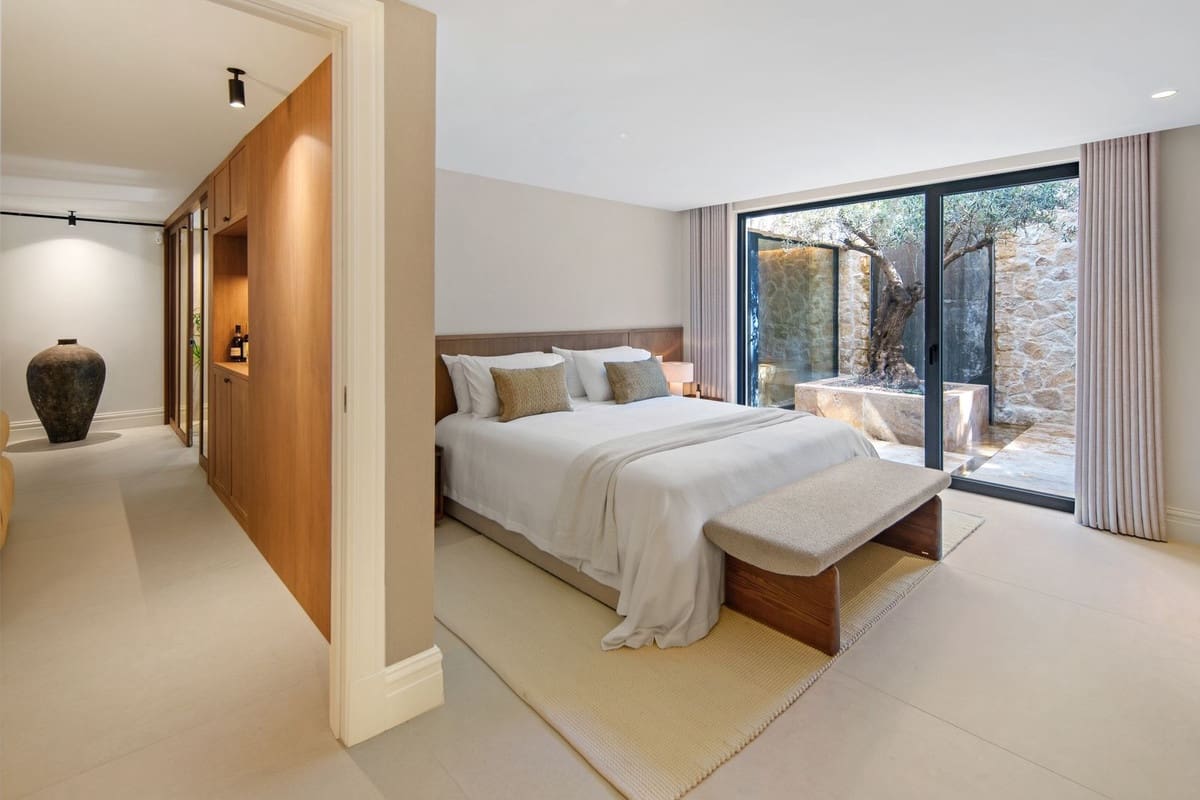 4 bedroom Villa for sale in Nueva Andalucia with pool garage - € 5,995,000 (Ref: 10029785)