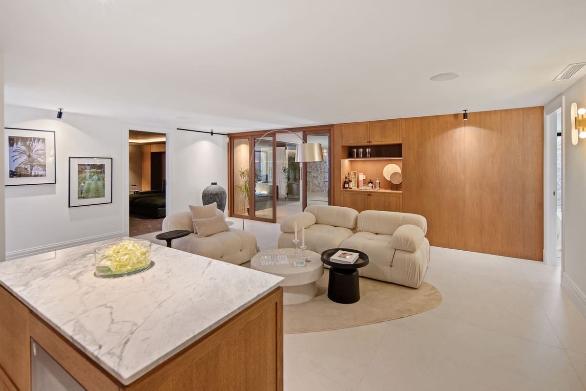 4 bedroom Villa for sale in Nueva Andalucia with pool garage - € 5,995,000 (Ref: 10029785)