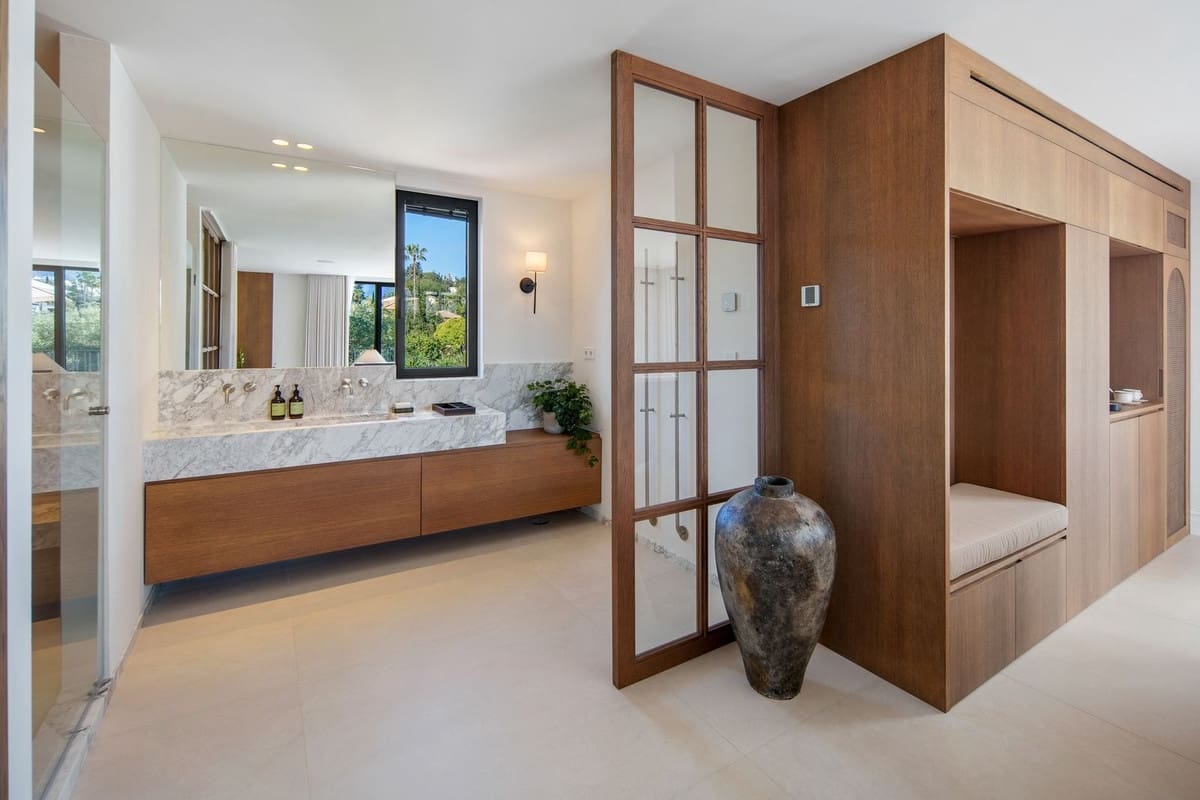 4 bedroom Villa for sale in Nueva Andalucia with pool garage - € 5,995,000 (Ref: 10029785)