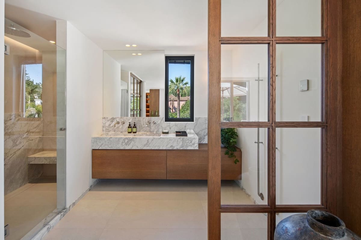 4 bedroom Villa for sale in Nueva Andalucia with pool garage - € 5,995,000 (Ref: 10029785)