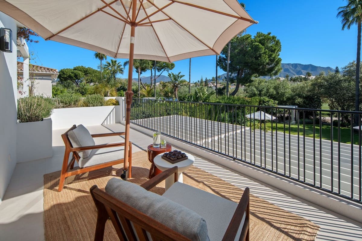 4 bedroom Villa for sale in Nueva Andalucia with pool garage - € 5,995,000 (Ref: 10029785)