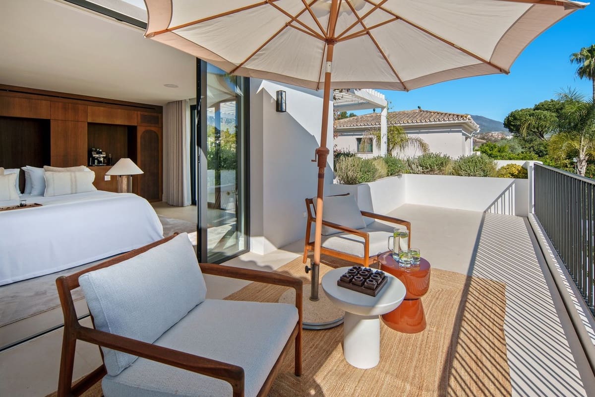 4 bedroom Villa for sale in Nueva Andalucia with pool garage - € 5,995,000 (Ref: 10029785)