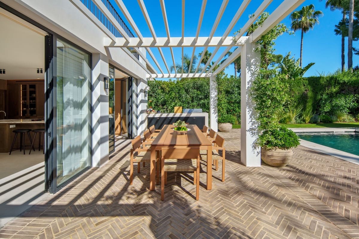 4 bedroom Villa for sale in Nueva Andalucia with pool garage - € 5,995,000 (Ref: 10029785)