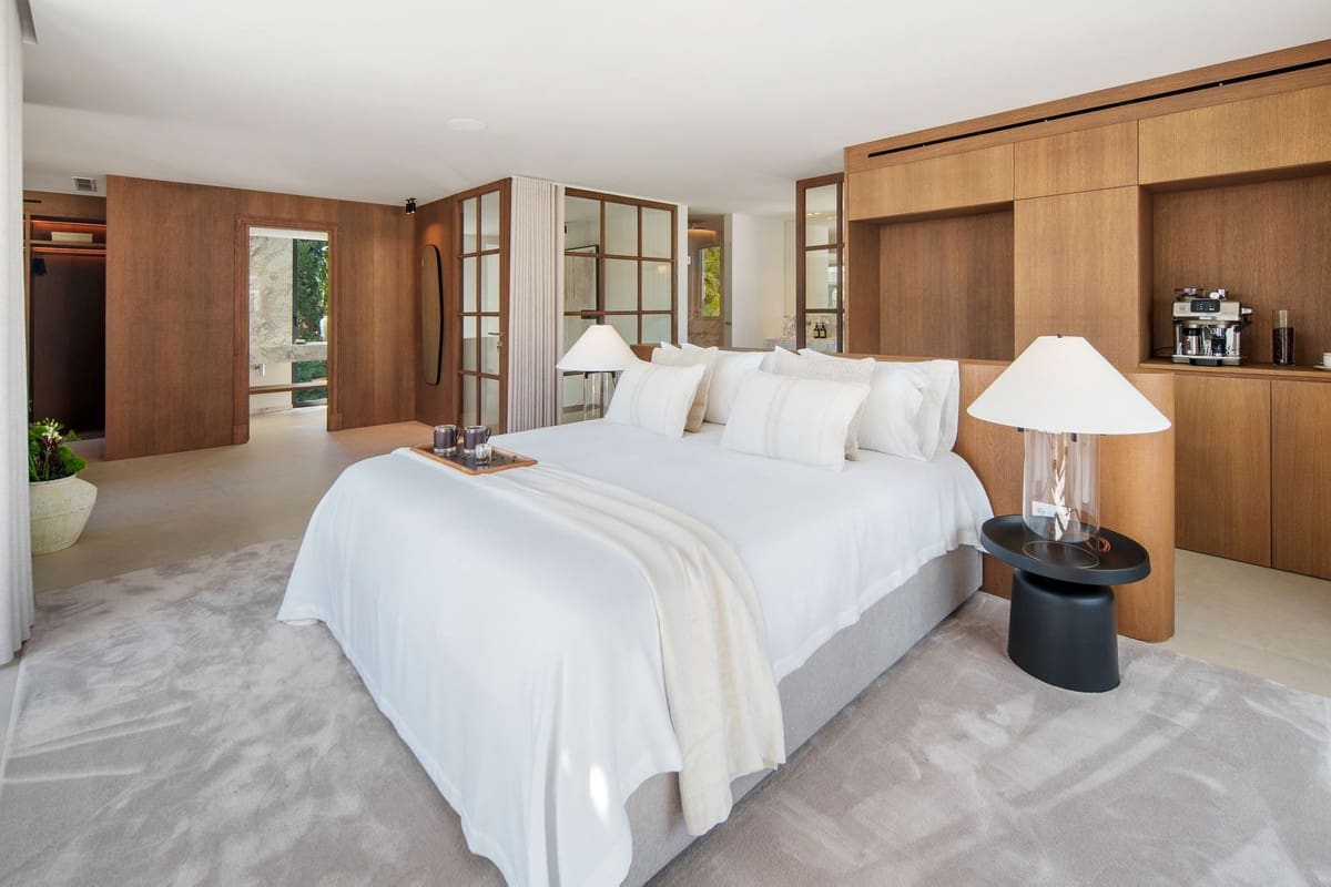 4 bedroom Villa for sale in Nueva Andalucia with pool garage - € 5,995,000 (Ref: 10029785)