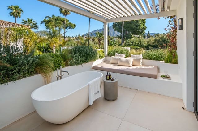 4 bedroom Villa for sale in Nueva Andalucia, Marbella with pool garage - € 5,995,000 (Ref: 10029785)