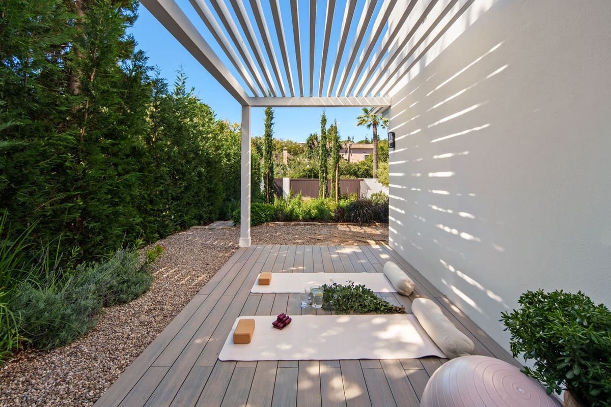 4 bedroom Villa for sale in Nueva Andalucia with pool garage - € 5,995,000 (Ref: 10029785)