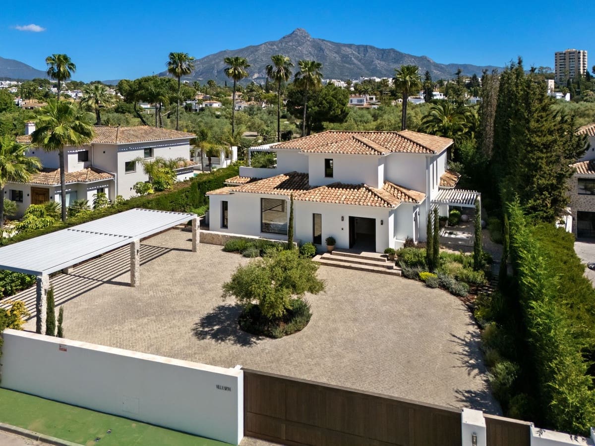 4 bedroom Villa for sale in Nueva Andalucia with pool garage - € 5,995,000 (Ref: 10029785)