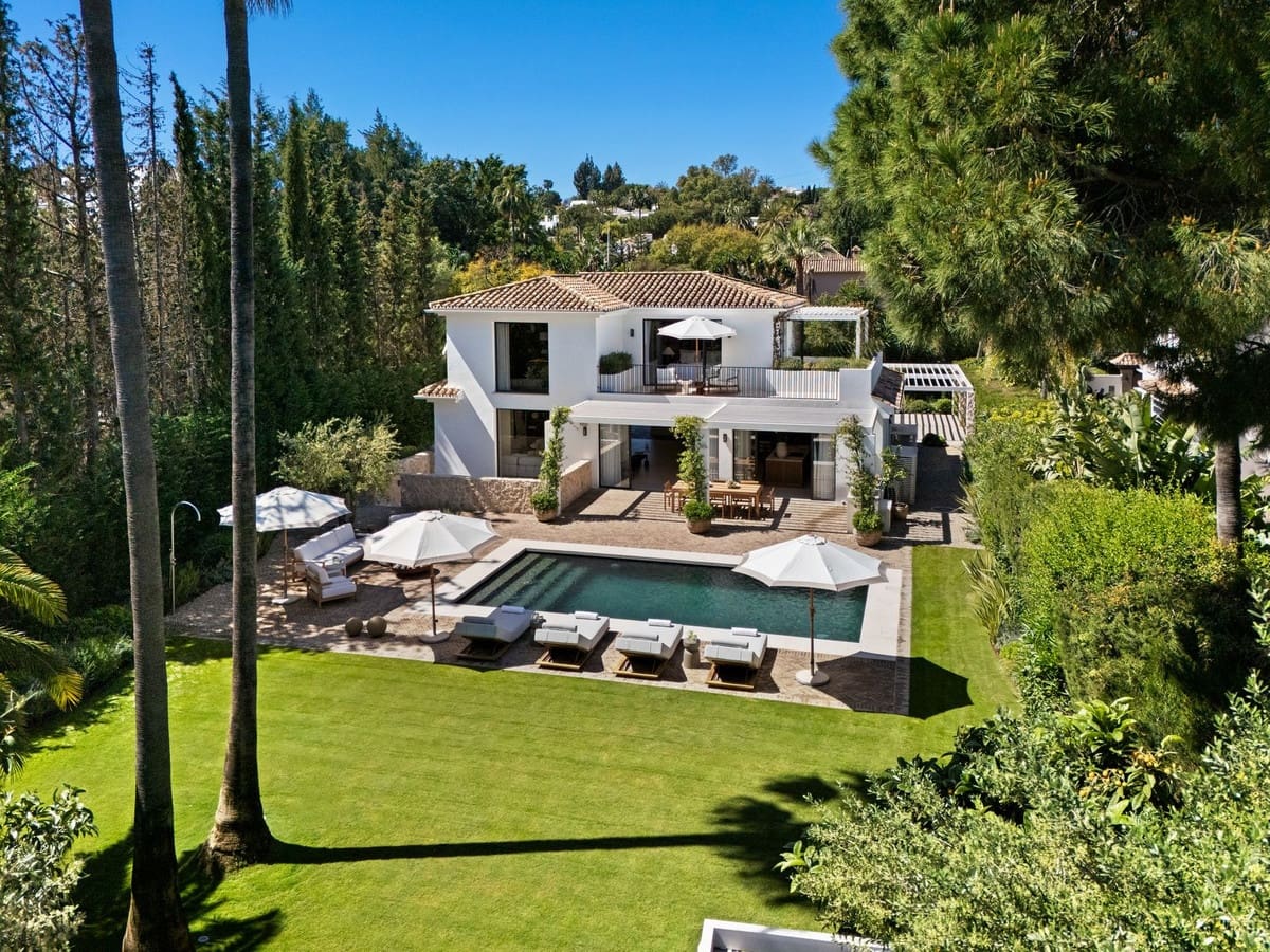 4 bedroom Villa for sale in Nueva Andalucia with pool garage - € 5,995,000 (Ref: 10029785)