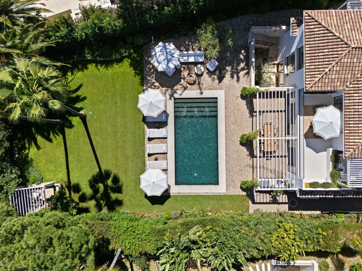 4 bedroom Villa for sale in Nueva Andalucia with pool garage - € 5,995,000 (Ref: 10029785)