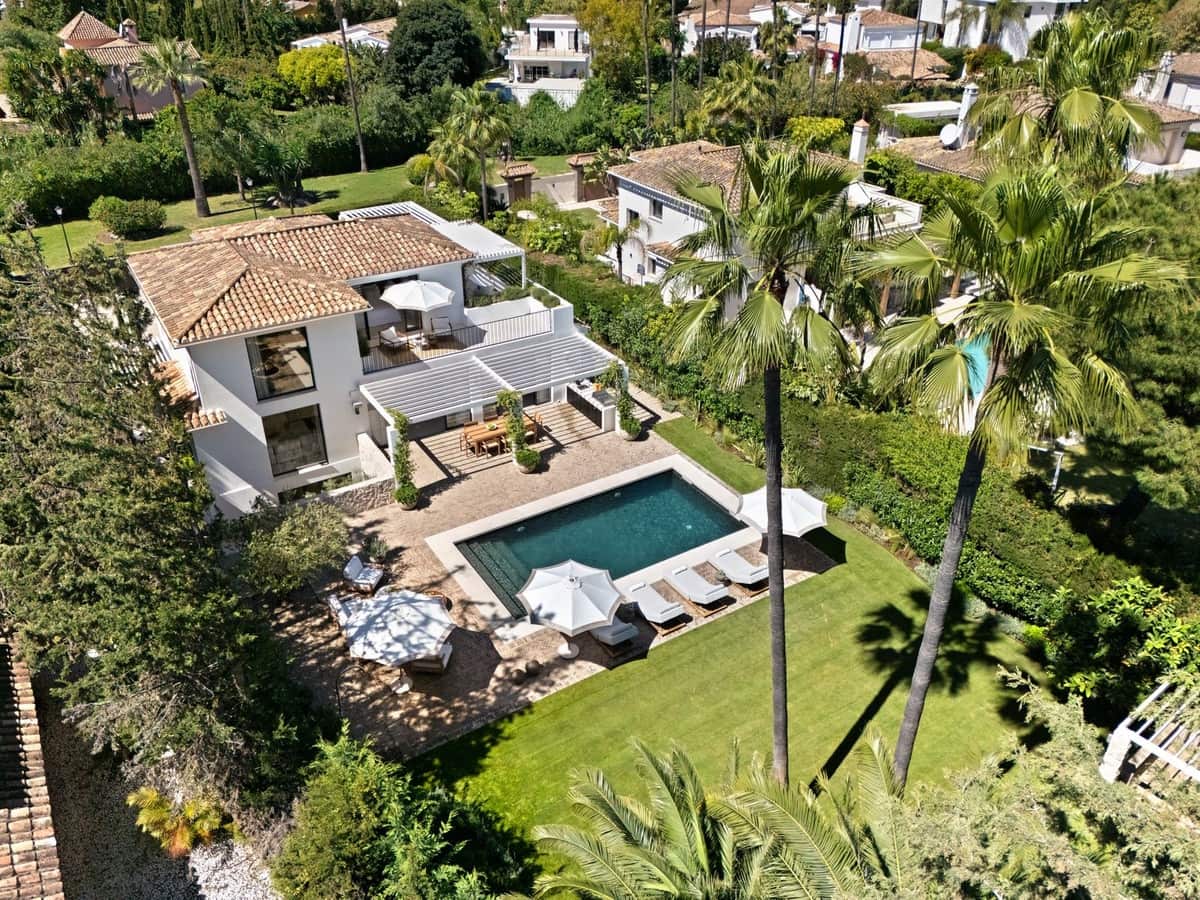 4 bedroom Villa for sale in Nueva Andalucia with pool garage - € 5,995,000 (Ref: 10029785)