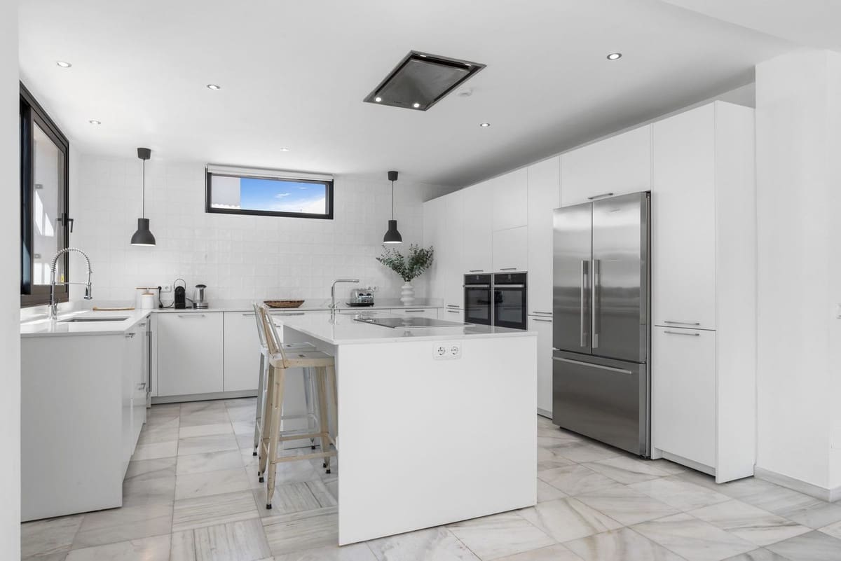 6 quarto Moradia para venda em Nueva Andalucia com piscina garagem - 1 400 000 € (Ref: 10031033)