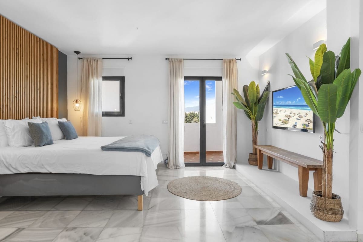 6 quarto Moradia para venda em Nueva Andalucia com piscina garagem - 1 400 000 € (Ref: 10031033)
