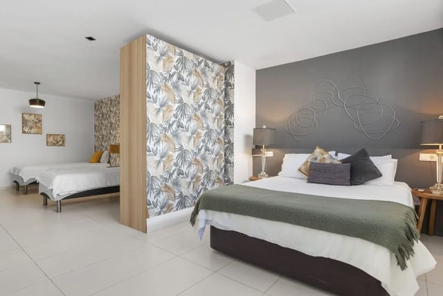 6 quarto Moradia para venda em Nueva Andalucia, Marbella com piscina garagem - 1 400 000 € (Ref: 10031033)